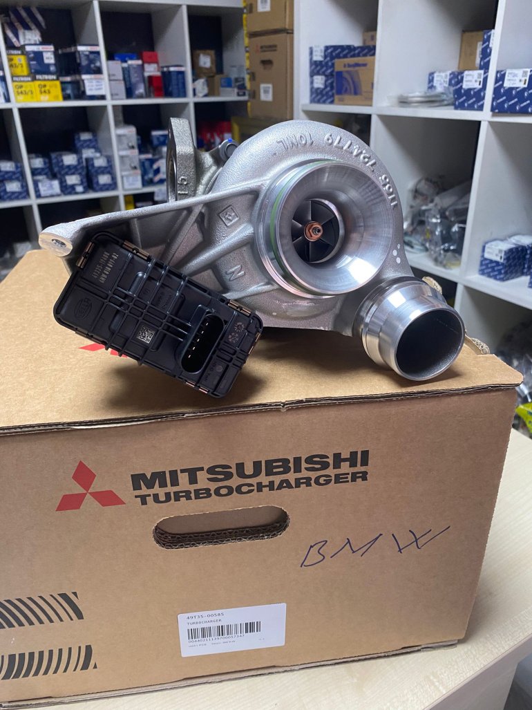 4933500585 TURBO BMW F20 F21 E90 F30 E92 F34 E91  F31 F32 F33 F36 F10  F25 2010-