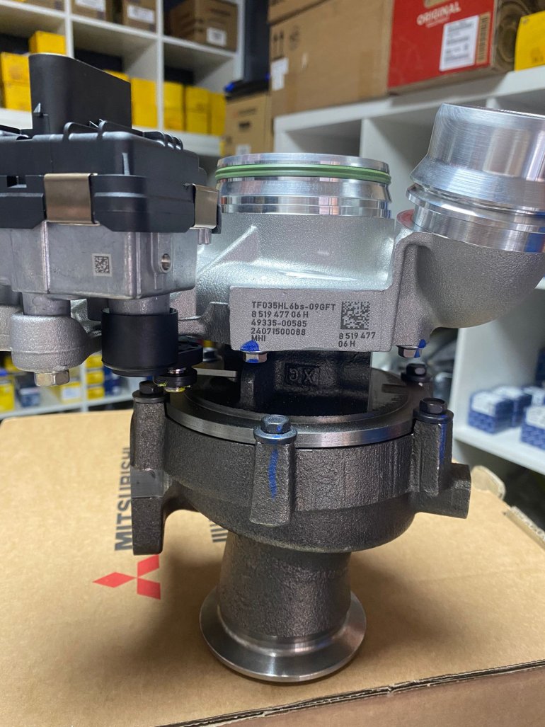 4933500585 TURBO BMW F20 F21 E90 F30 E92 F34 E91  F31 F32 F33 F36 F10  F25 2010-